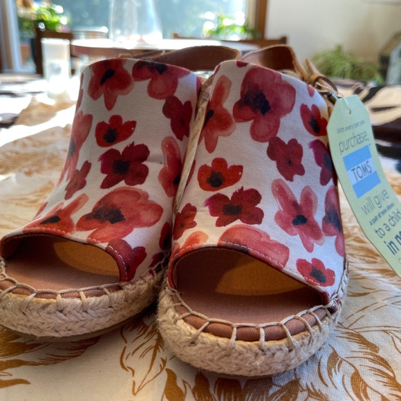 Tom’s wedge heels - Picture 2 of 2